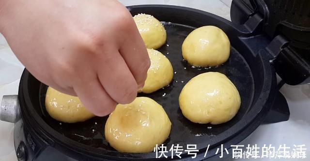 面粉这样做太香了，不用烤不油炸，比吃面包还香，一次8个不够吃
