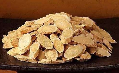 黄芪|枸杞搭配“一物”,连喝1周,健体强身,免疫力提高,把肾补满了