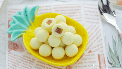 不用开火,3种食材放一起,揉一揉就能吃!开年最简单的小零食