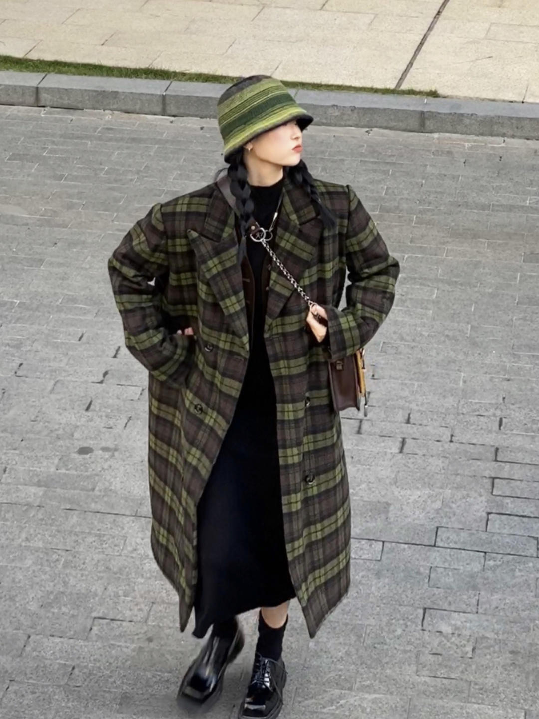 穿搭|今冬试试“针织连衣裙+大衣”的款,既有风度又有温度,绝绝子!