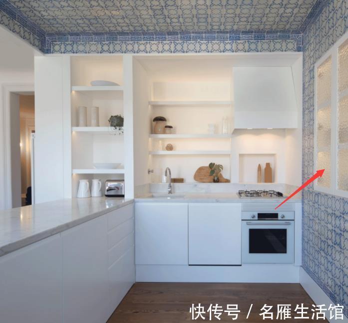 柜门|二次装修我早有盘算,厨房不装吊柜,墙面内嵌玻璃柜,细节太高明