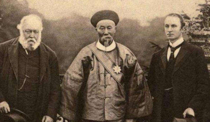 胡雪岩|李鸿章和胡雪岩无仇,他为何在与左宗棠斗争时,先要弄垮胡雪岩?