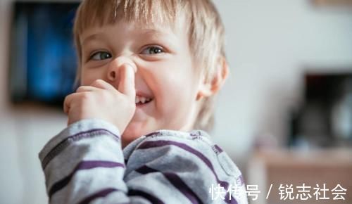 挖鼻孔|从小爱“挖鼻孔”的孩子,长大后会怎么样?父母快来看看