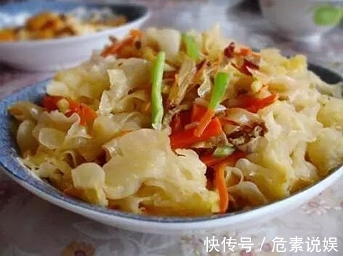 几道麻辣鲜香的家常菜，入口鲜嫩，连汤带菜拌饭吃，根本停不下筷