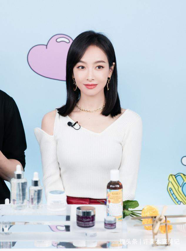 发型 女人过了50岁尽量别留长发、烫卷发,推荐这5种发型,真洋气