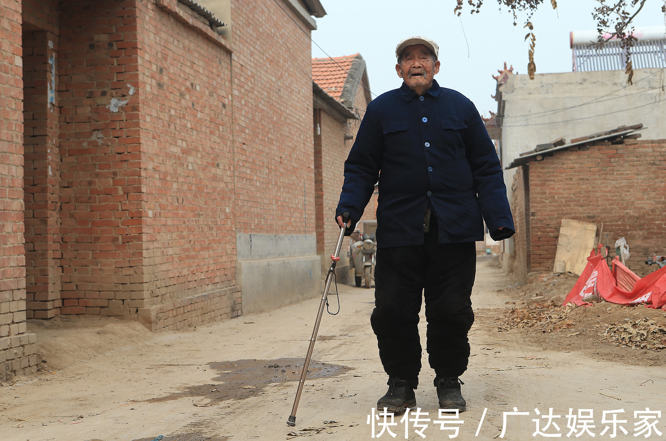 老两口|113岁农村老汉每天吃肉、喝酒、赶集，生活习惯让养生专家汗颜