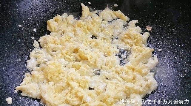 美观|做豆腐菜,入锅前多一步,豆腐入味“不易碎”,美观滑嫩又好吃