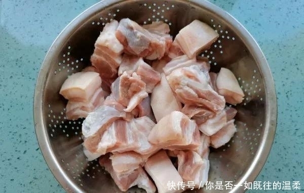 红烧肉|做红烧肉,最忌焯水和用水炖了,教你一招,肥而不腻,太解馋了!