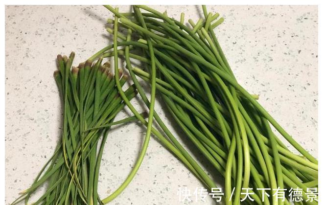 调味料|奶奶用了多年的腌蒜苔配方,腌好就能吃,每次腌一盆,半年都不坏