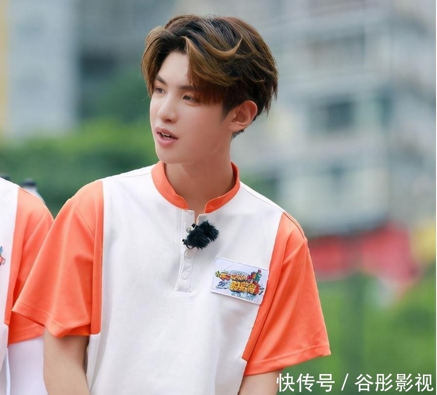 娱记曝黄明昊退出《快本》内幕:遭何炅狠心踢走,收礼丑闻又被翻出?