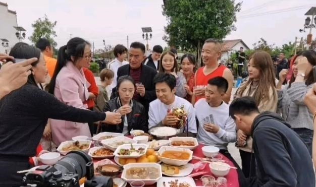 照骗|原来鹿晗也是“照骗”,看到路人没有拍美颜照片