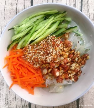 筋道|1分钟教你在家做凉皮,爽滑筋道,干净又卫生,孩子一次都吃两碗