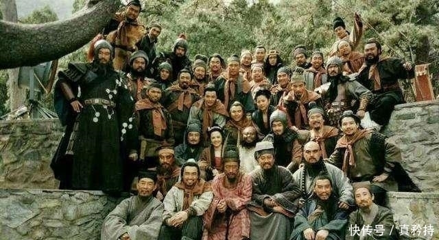 影视剧|导演求不挨骂,宋江不敢回家,武松打真老虎,水浒幕后发生了什么