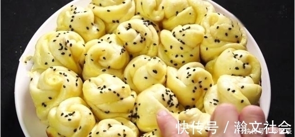 不用烤箱，不加水，如此做也能做松软香甜的小面包，做一锅不够吃