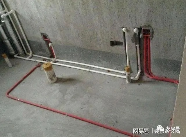 水管|水管铺设走顶还是走地?别选错了,当把房毁了就晚了