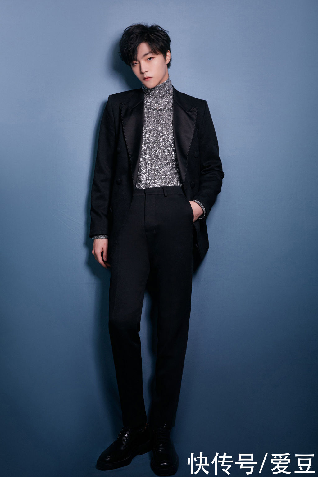 210130 陈立农亮相颁奖晚会演唱《年少无邪》四项提名中荣获“最受欢迎新人”奖项