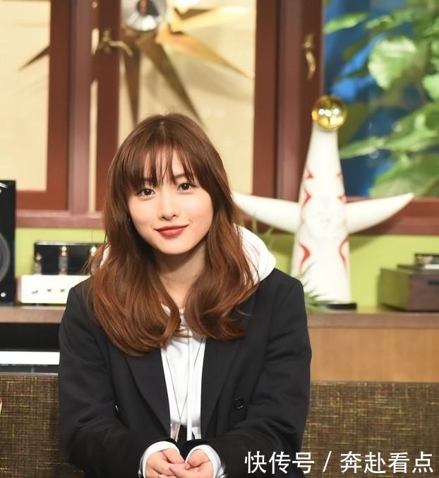 开春第一条裤子，烟管裤的正确打开方式，承包你的春季穿搭！