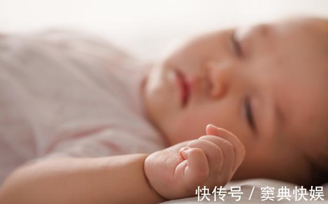 胎动|6个月婴儿紧握拳头,奶奶发现不对劲带去医院检查,医生来晚了