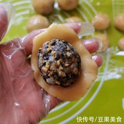中筋面粉|厨娘教你一招巧做广式五仁月饼～螃蟹造型