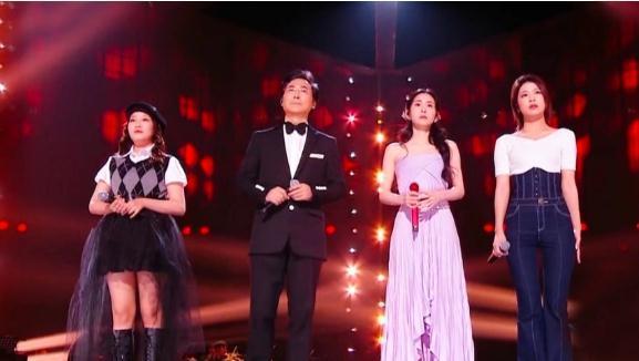 王馨|《好声音》8强出炉张露馨演唱精彩，姚晓棠满票晋级，汪峰竟黑脸