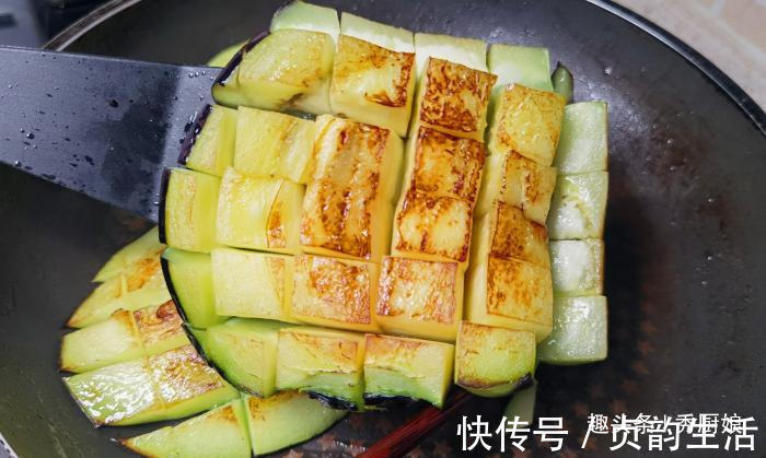 开胃|茄子最下饭的做法,我家一周吃5次,开胃下饭,比吃肉还过瘾