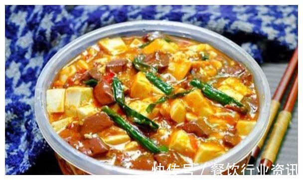 猪血|美食推荐:孜然排骨、凉拌猪蹄、蒜香鸭块、双色豆腐的做法
