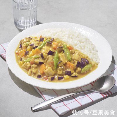 咖喱饭|茄子时蔬鸡肉咖喱饭