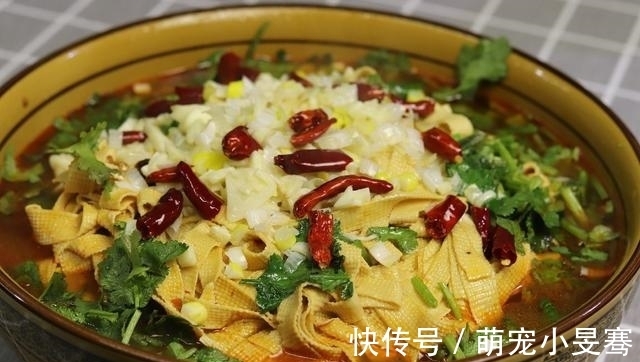 特色|豆腐皮别炒着吃了，教你一个特色做法，香辣美味，比吃肉还过瘾