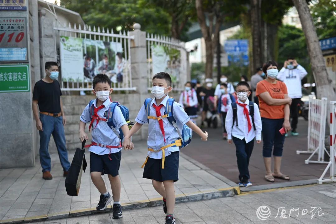 厦门六中|厦门中小学幼儿园全面恢复线下教学！近80万学生返校，现场直击