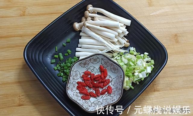 金黄色|5元钱做出的“丝瓜烧豆腐”，很适合热天吃，做法超级简单