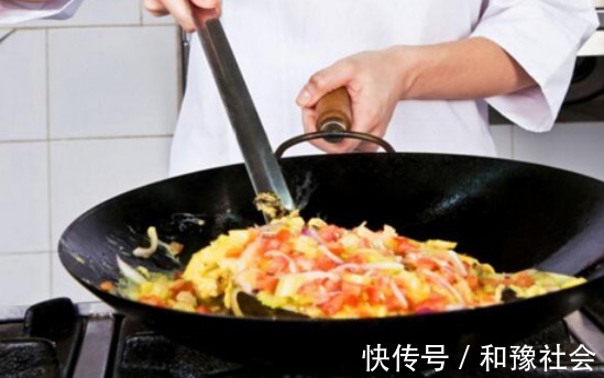 荤菜|炒菜时，先放盐还是后放盐？大厨：牢记4点，炒什么菜都美味！