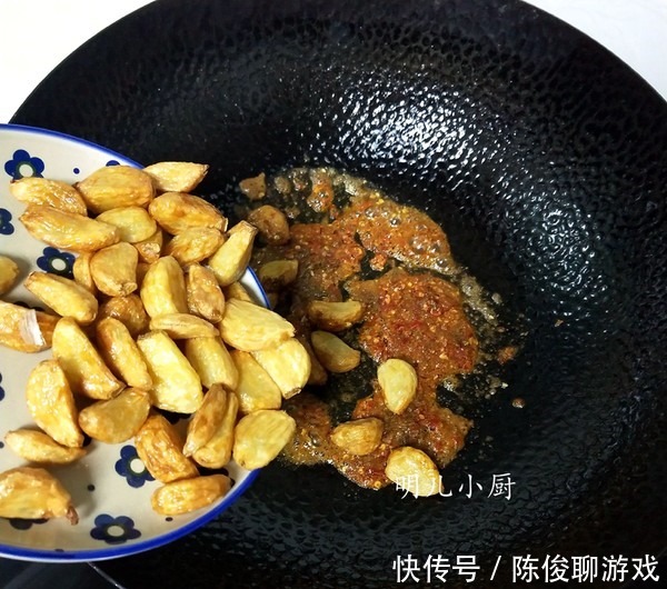 大蒜放久了怕长芽教你一招,即使放半年,都像刚买的,快收藏!