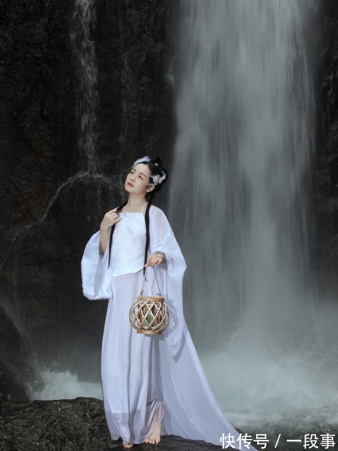 诗奴|诗·九首丨此情此景东西走,醉卧荷边酒几壶?