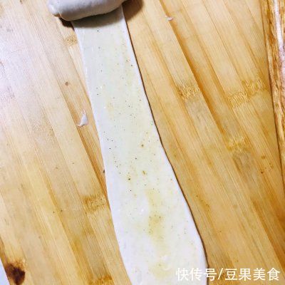 分享给你们我家祖传的酥烧饼的做法，一般人我不告诉他