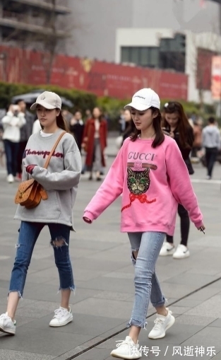 搭配|街拍：穿运动装不一定是在健身房日常搭配怎么舒服怎么穿