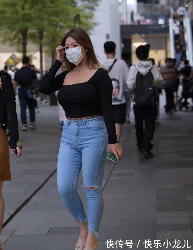 搭配 打底裤搭配不挑人,突出强烈时尚气息,个性气质尽显