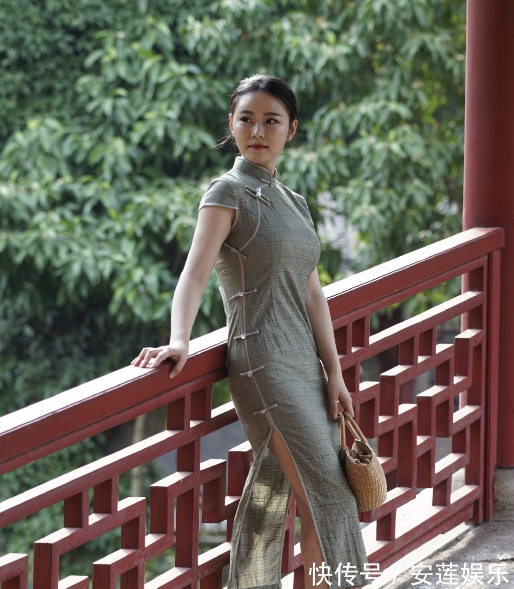 珍珠扣 气质时尚的搭配,穿国风旗袍,做知性温柔的女人!