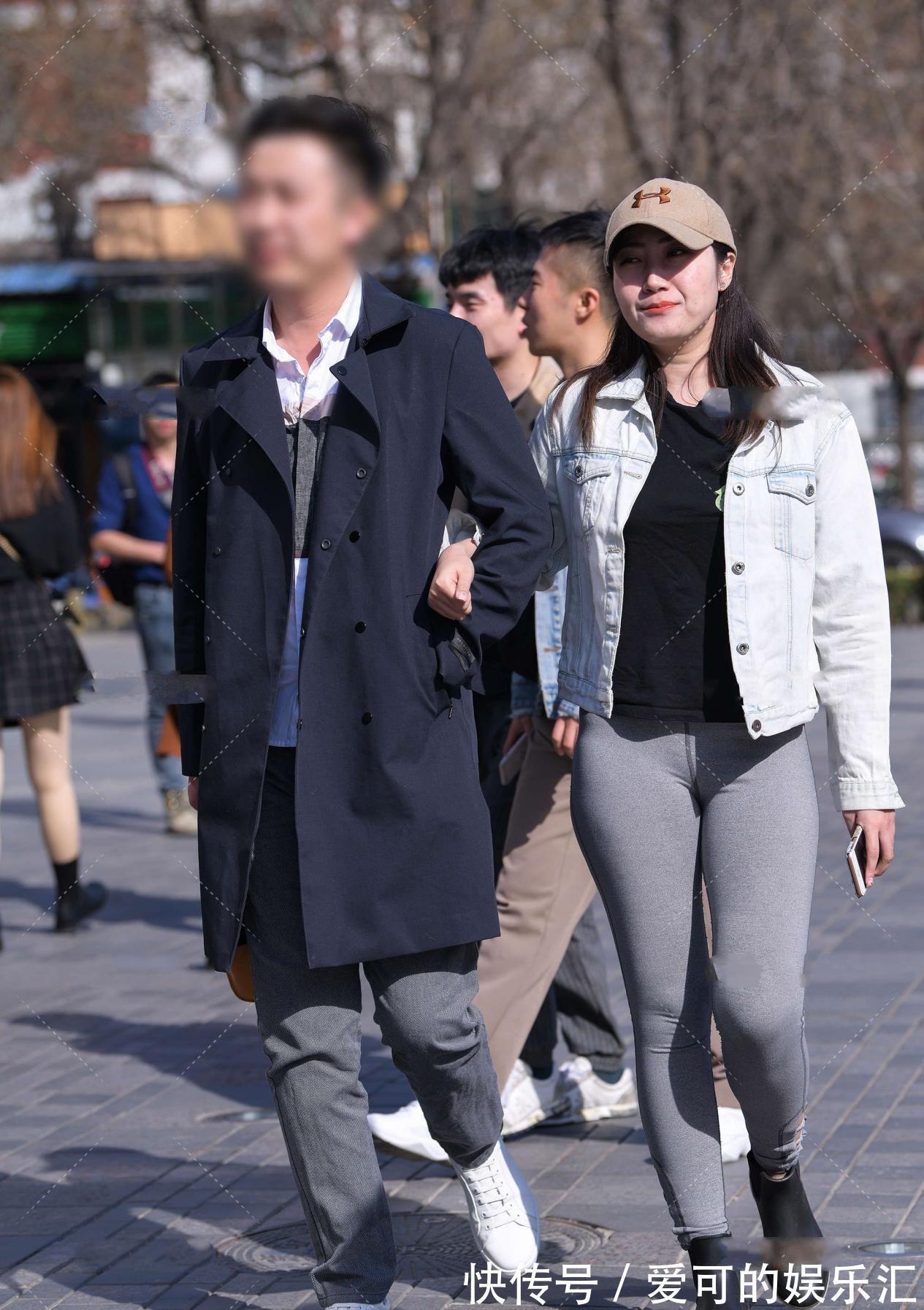 穿搭|短款牛仔衣,帅气十足,更显独特气质,搭配健美裤,更显身材优势