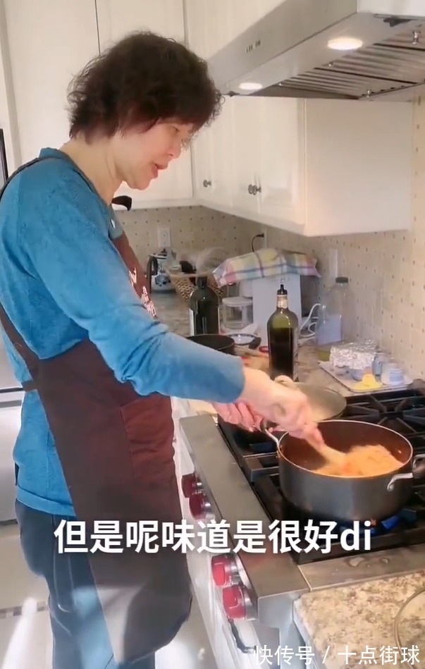 黑醋|郎平晒度假生活:换了新发型在家为女儿做西餐,还登上了美国春晚