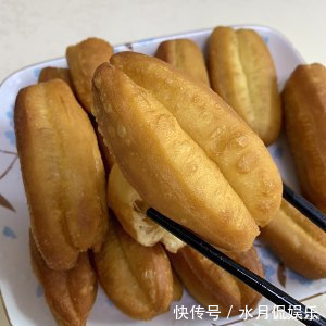 好学|早餐油条别再买了，这种做法简单又好学，炸出来的油条蓬松酥脆