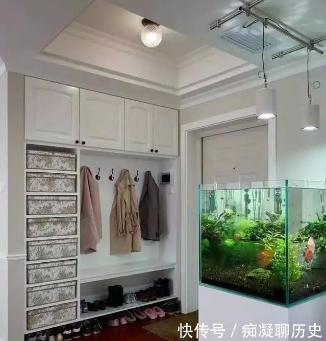 表哥|表哥的婚房，进门就给鞋柜吓到了，餐厅时尚，厨房效果让人赞叹