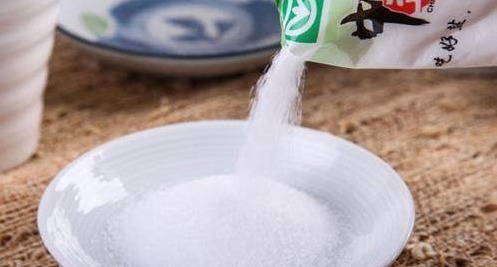 早上起床|肚子比胸还要高,教你正确饮用淡盐水,帮你轻松搞定大肚腩