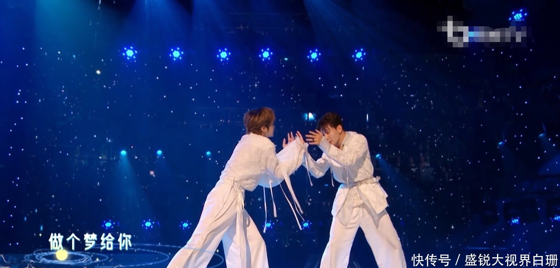 夏之光刘也赤脚跳舞,得到张艺兴的高度称赞,作为十二真是骄傲