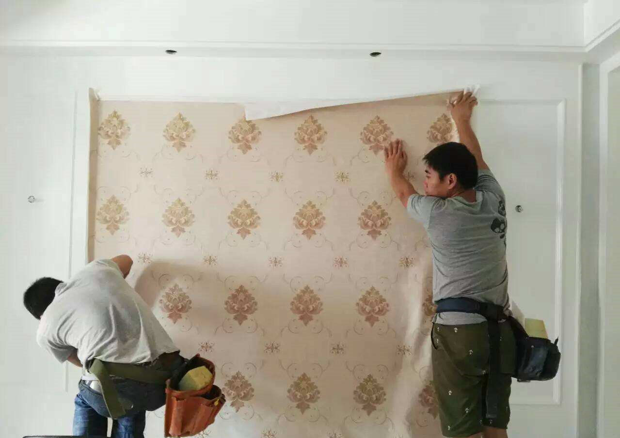 毛坯房|住毛坯房火了!想要在墙面贴墙纸美化,一定做好这3点!