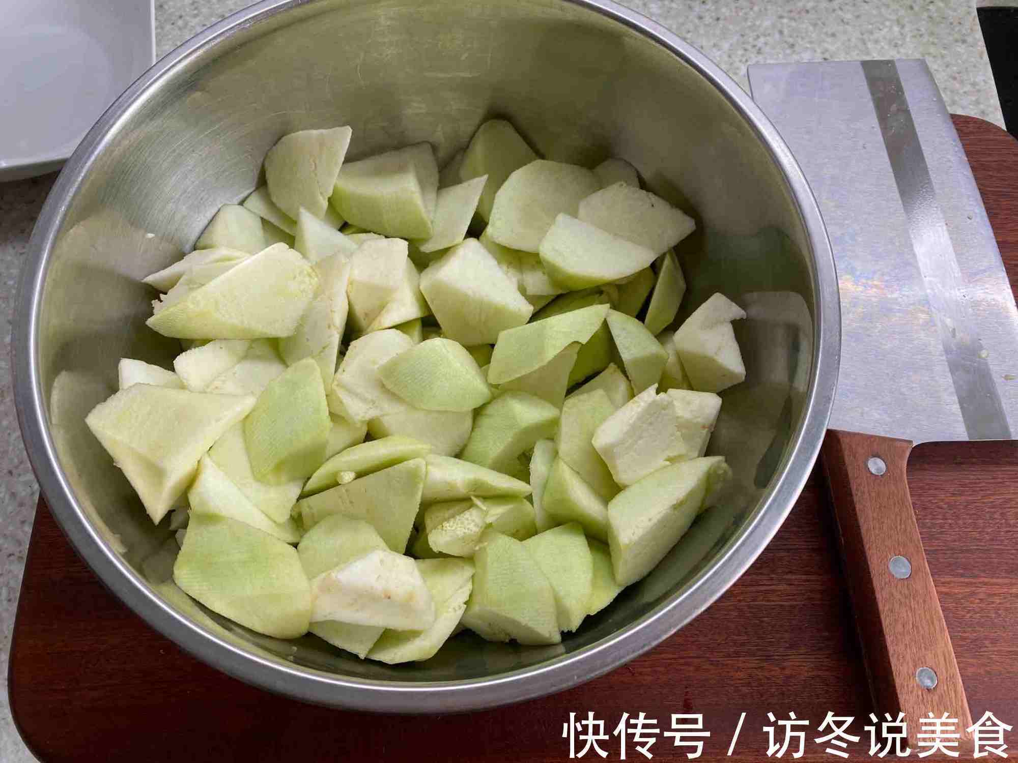 现在才知道，炒茄子不能先放油！大厨教你1招，茄子不吸油不发黑