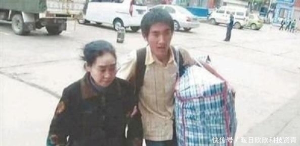 当年,那个带着疯母从初中上完大学的苦孩子,现今如何?