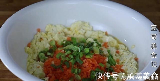 豆腐|豆腐我家从不红烧,简单一压一搅,出锅太香了,上桌连汤汁都不剩