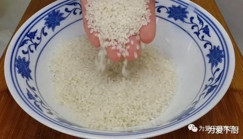 大米扔进滚烫的油锅里,5秒瞬间变美食,吃一口就爱上了,真的太好吃了