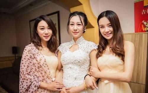 “最年轻婆婆”走红,婚礼现场新娘黑脸,网友:换我也接受不了