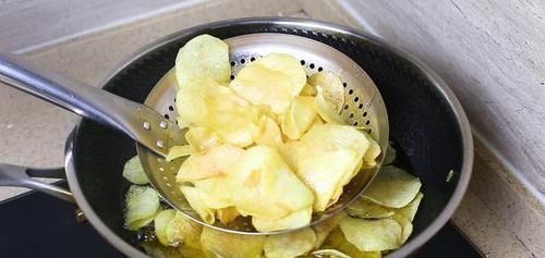 土豆别炸薯条了,教你新吃法,不蒸不炒不用烤,出锅瞬间被扫光!
